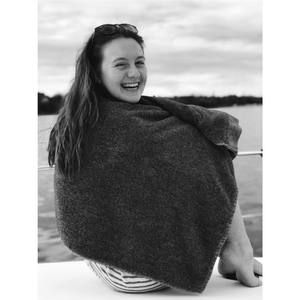 Meet your Posher, Caitlin